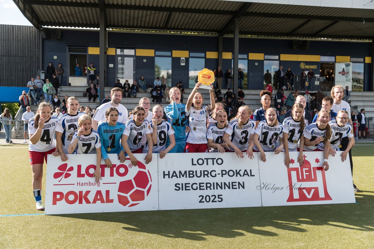 Bild 182 - wBJ Lotto Pokal Finale  Eimsbuetteler TV - Hamburger SV : Ergebnis: 0:3